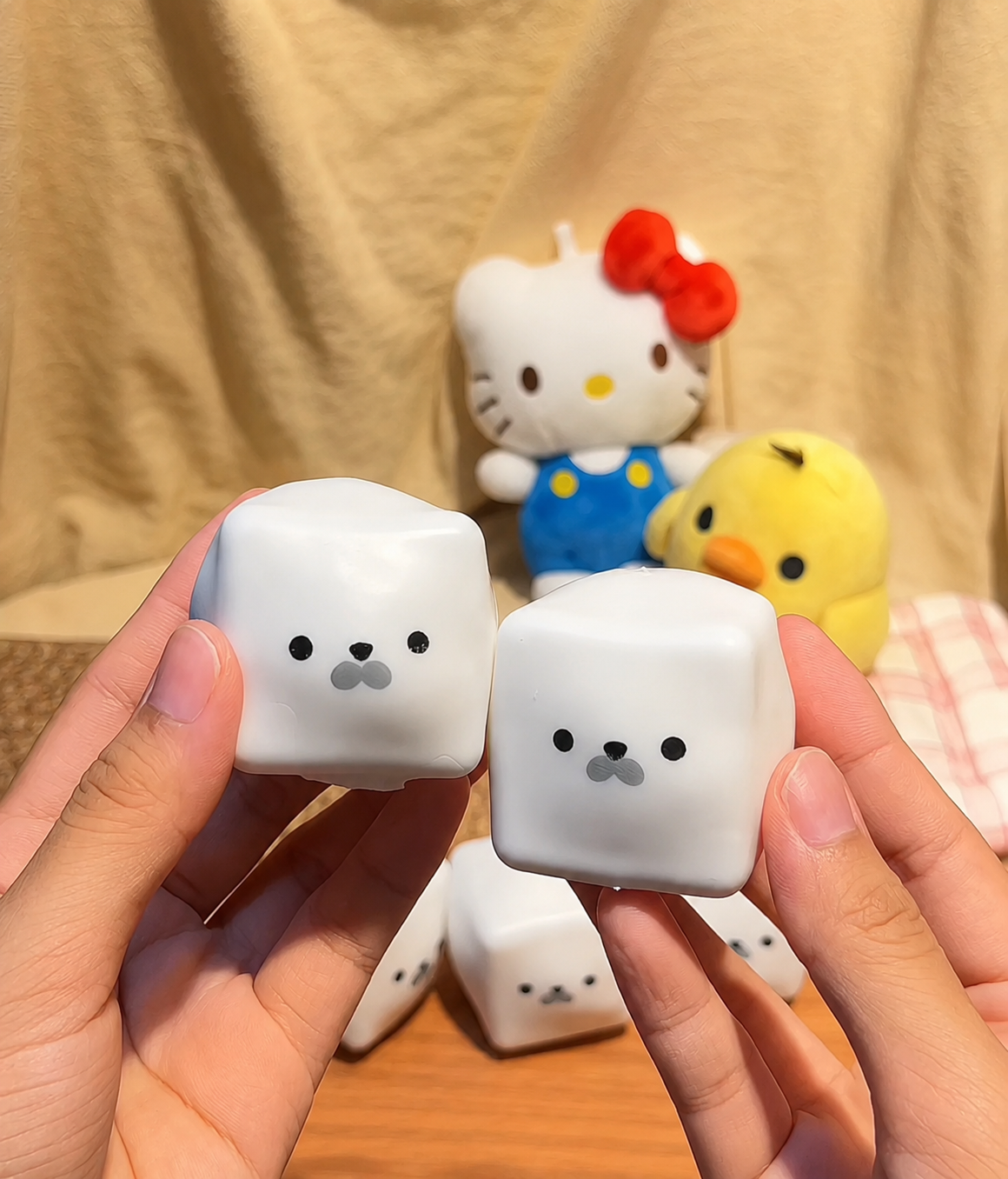 Seal Cube Crunchy Squishy – Stress Relief Toy