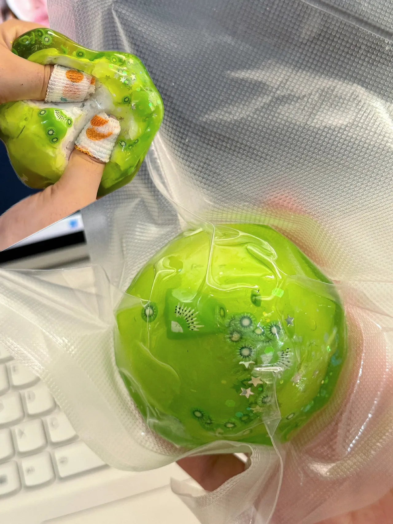 Crackle Kiwi Squishy – Stress Relief Toy